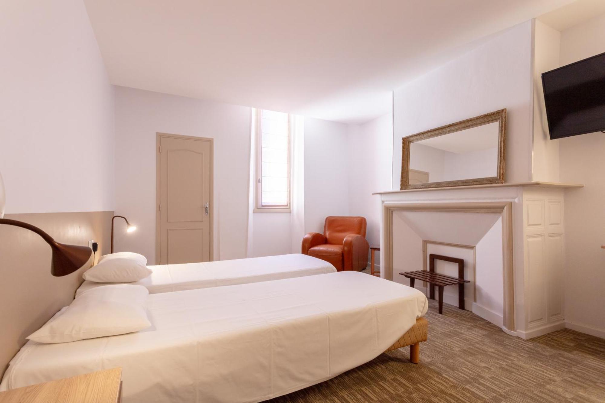 Hotel Du Clocher Rodez Exterior photo