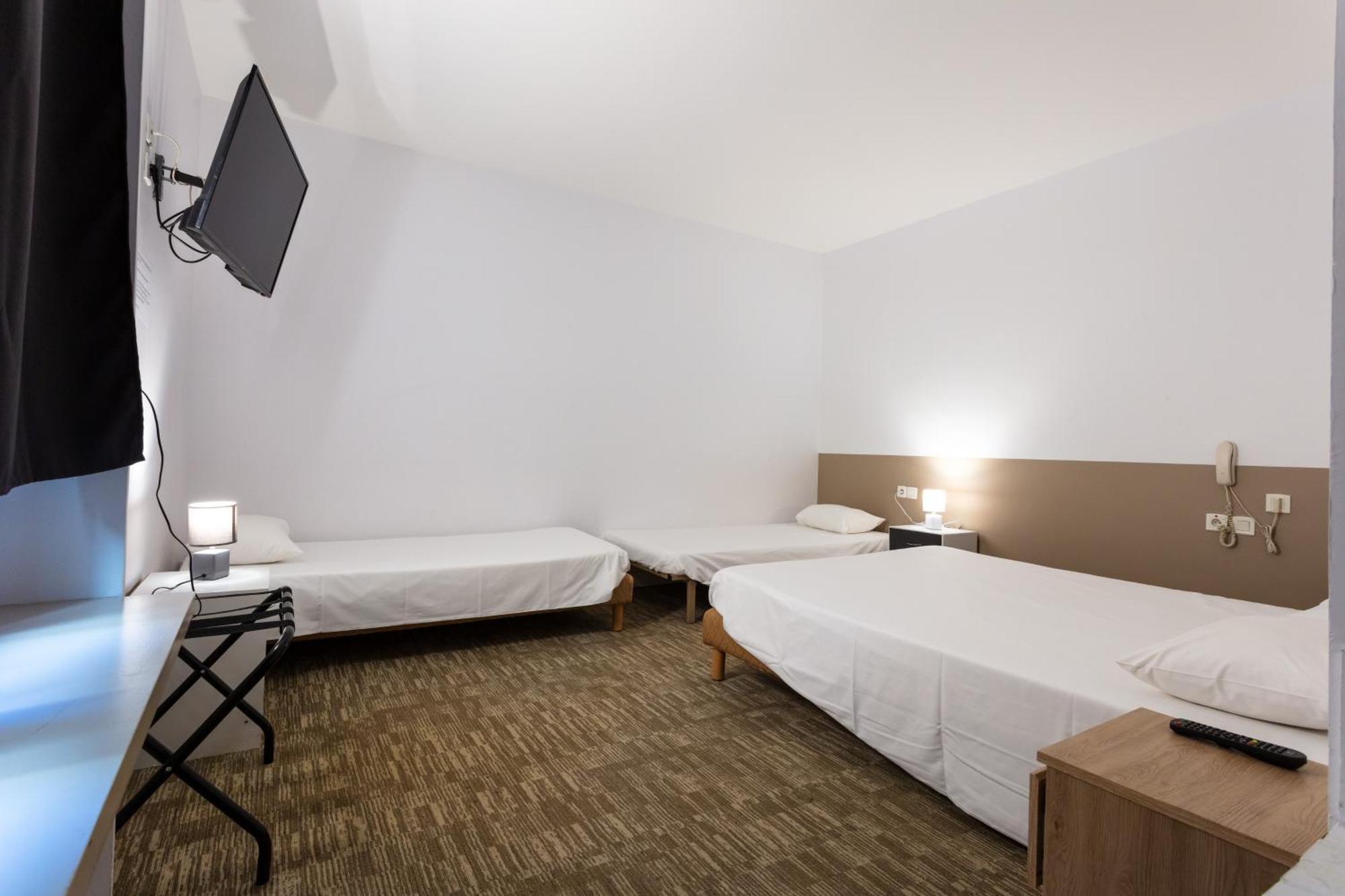 Hotel Du Clocher Rodez Exterior photo