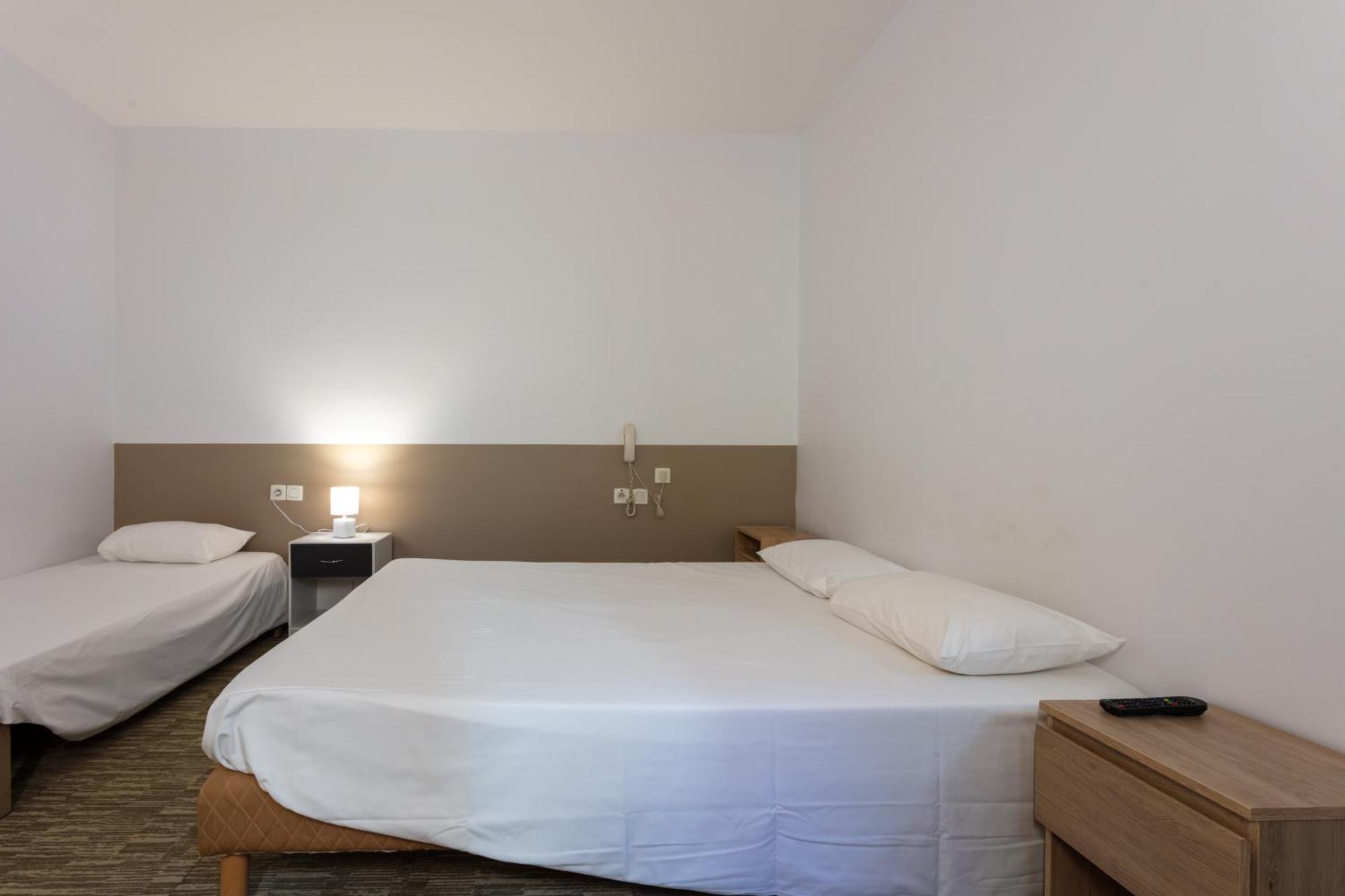 Hotel Du Clocher Rodez Exterior photo
